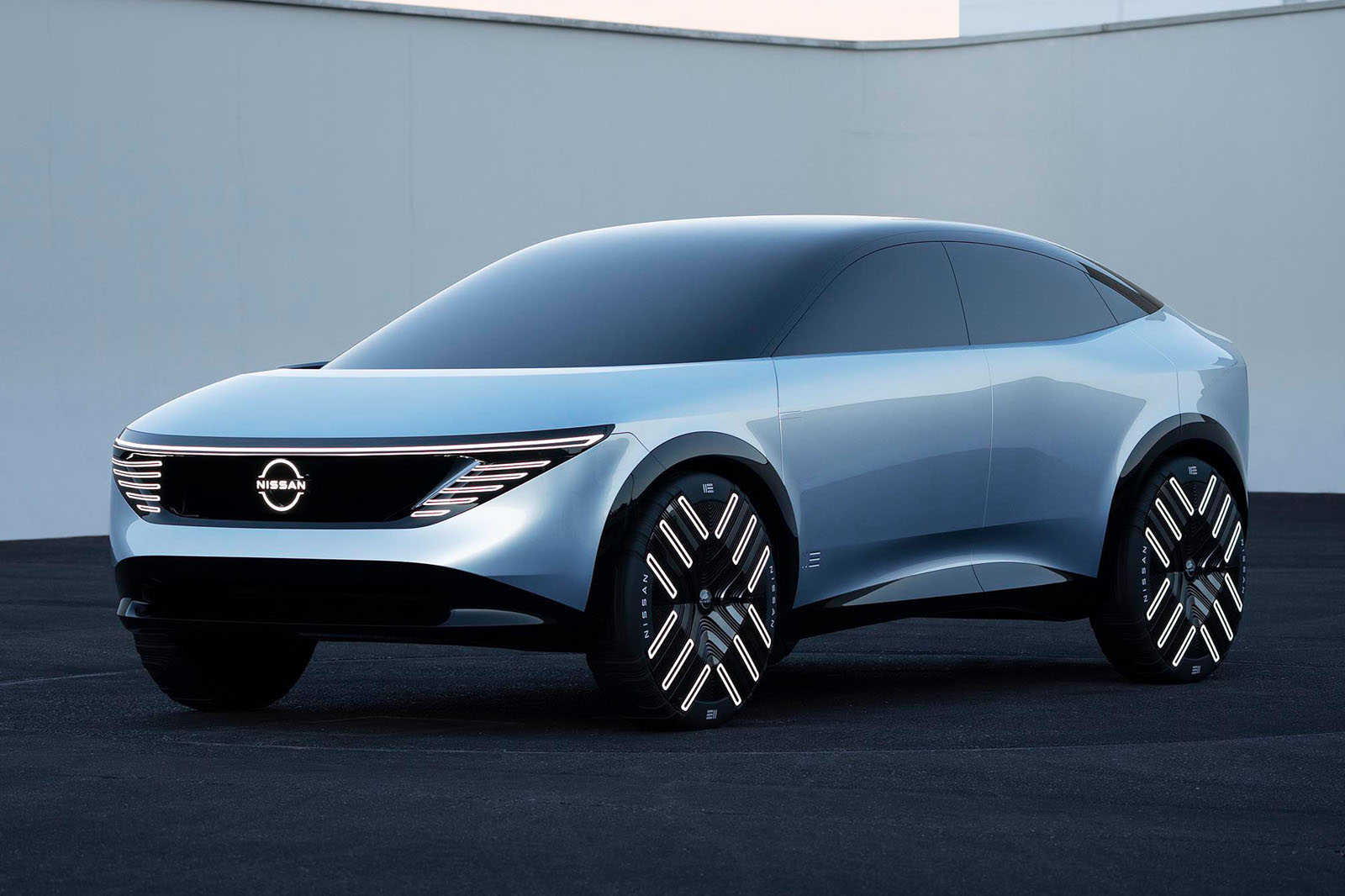 nissan-chill-out-concept-front-quarter.jpg